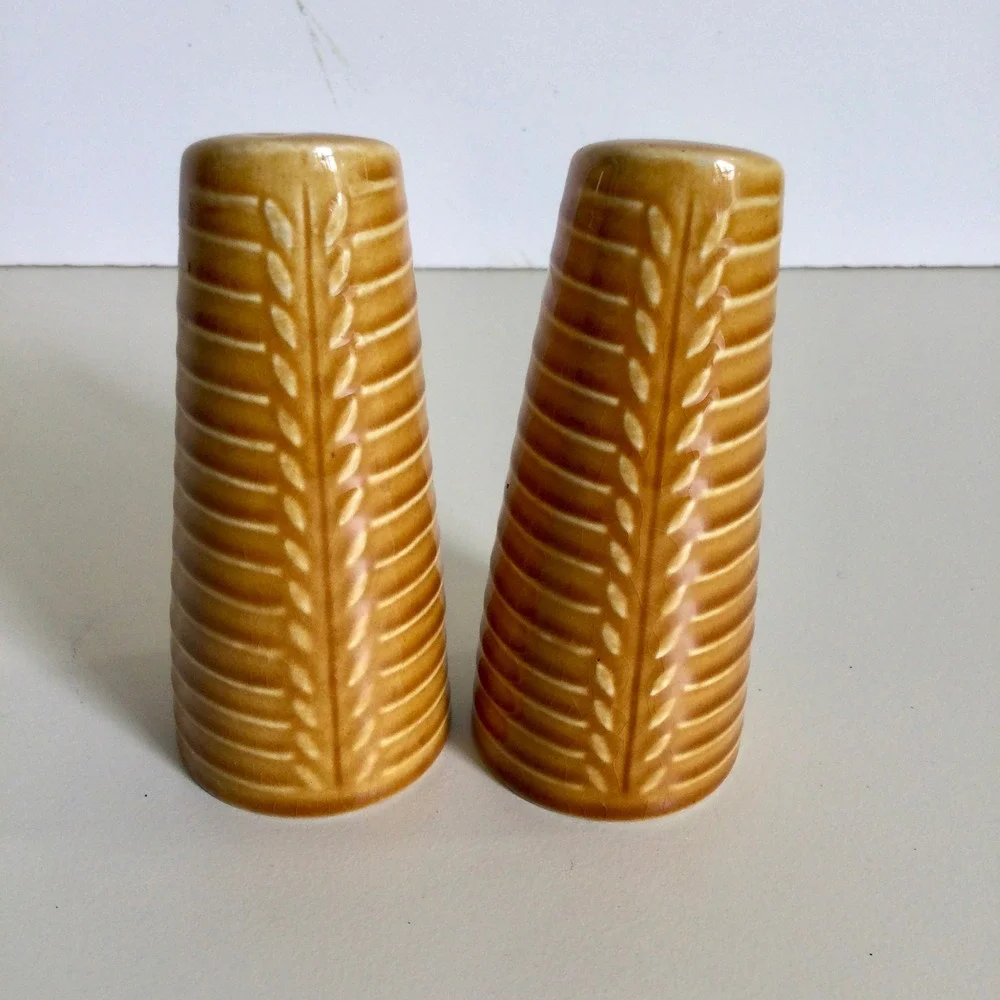 Vintage Ceramic Wheat Salt and Pepper Shakers Honey Brown Glaze‎ Mid Century
